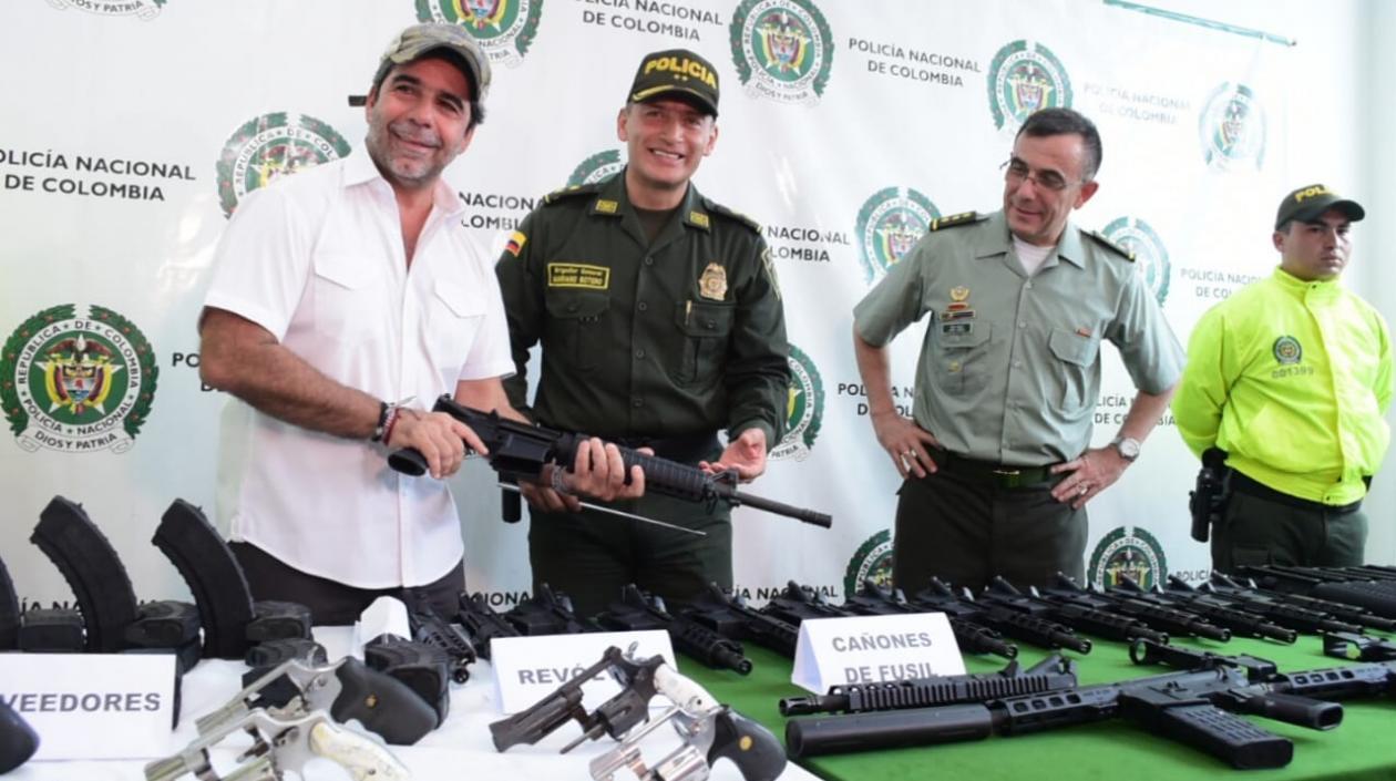 El Alcalde Alejandro Char, el comandante de la Mebar y el Director de la Dijin.