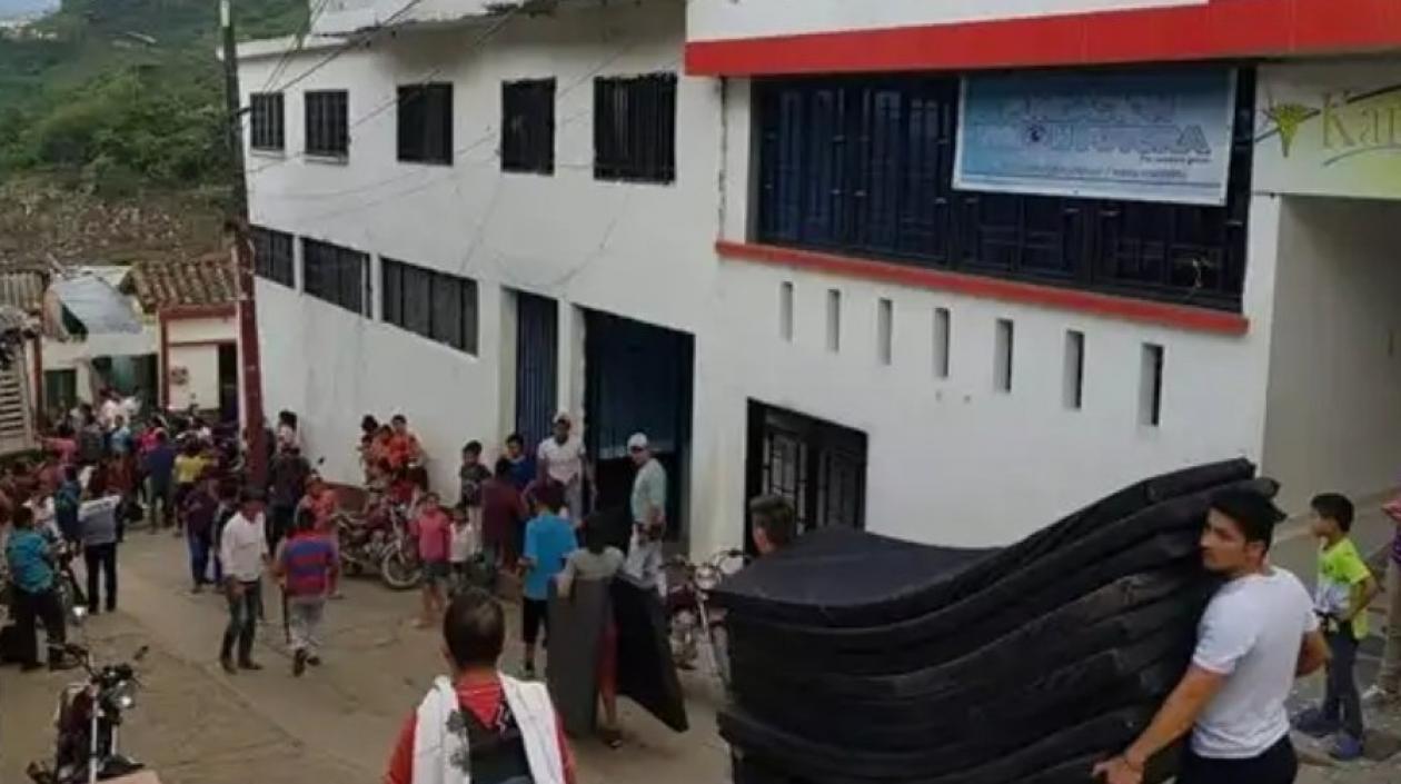  Han sido desplazadas aproximadamente 368 personas, entre ellas niños y niñas. 