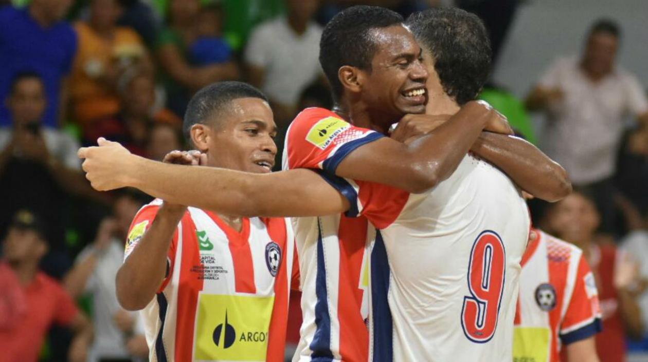 Jugadores de Independiente Barranquilla celebran la clasificación. 