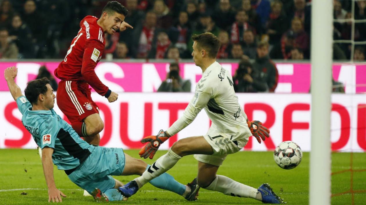 James Rodríguez fue titular con el Bayern Múnich. 