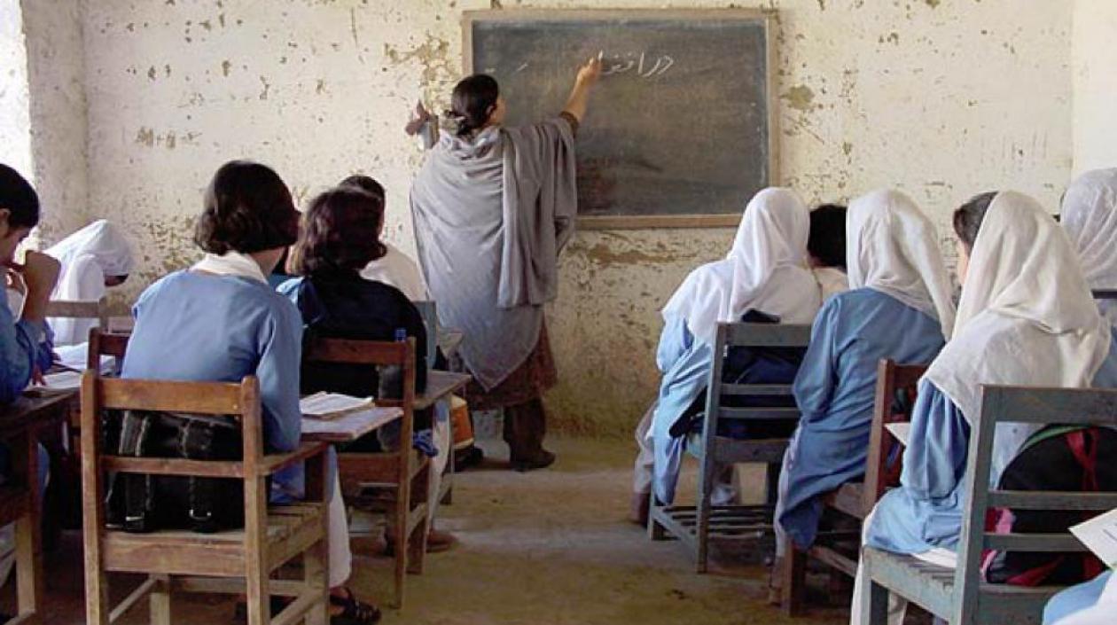 Muchas niñas abandonan las clases durante el periodo.