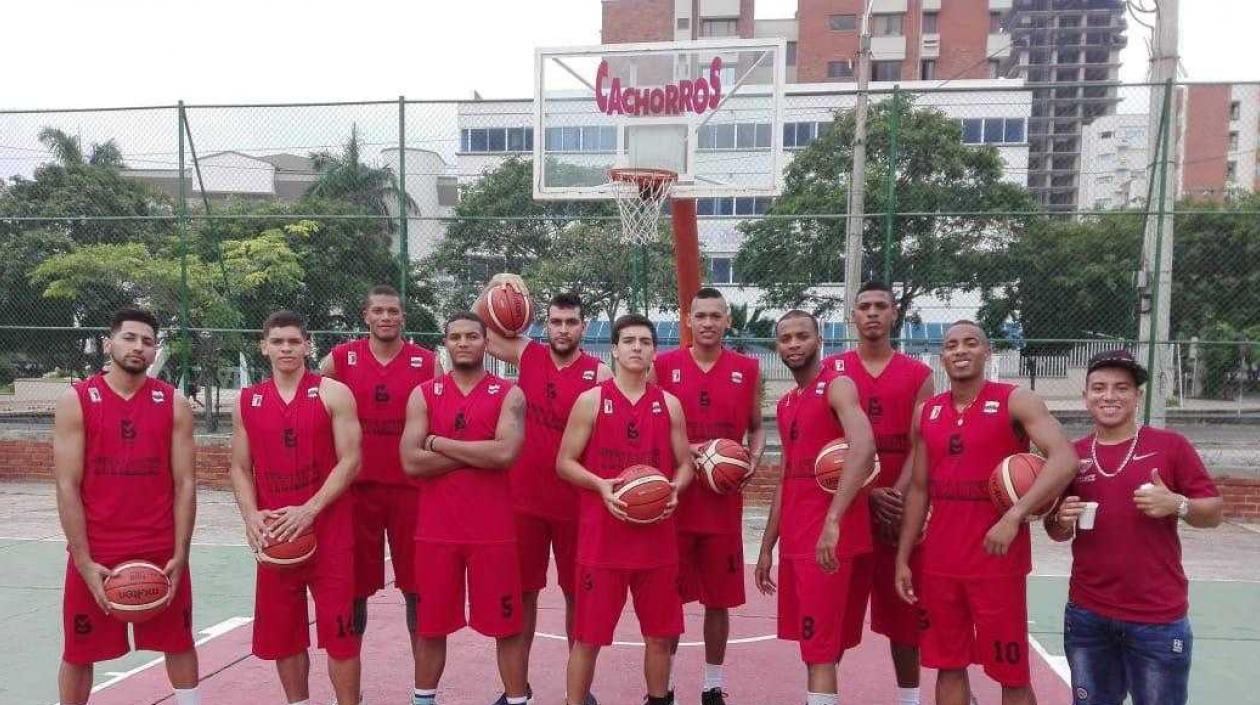 Jugadores de Titanes en el parque Cepeda Sarabia, sede del club Cachorros. 