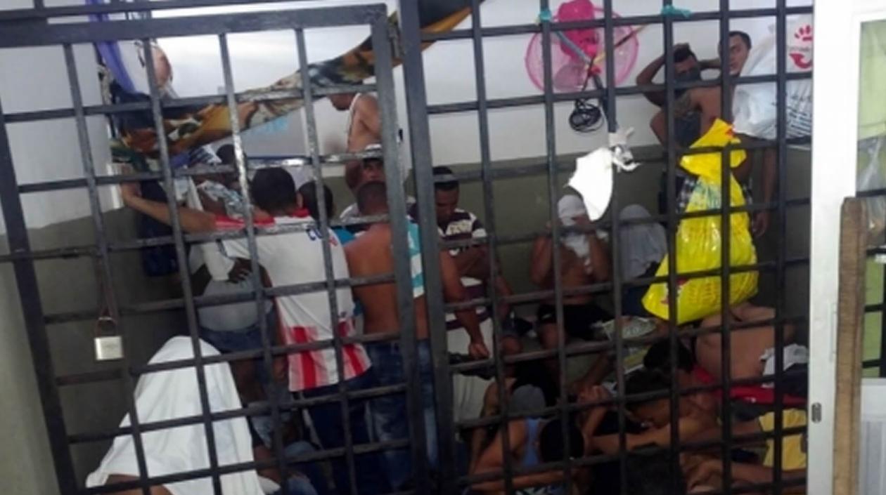 El hacinamiento en la URI es cada vez más grave.