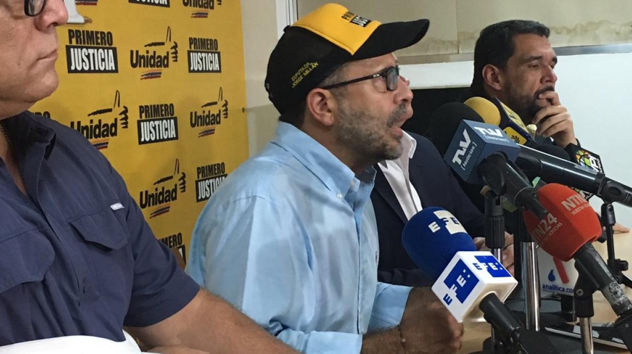 Jorge Millán, diputado  de Primero Justicia, durante la rueda de prensa.
