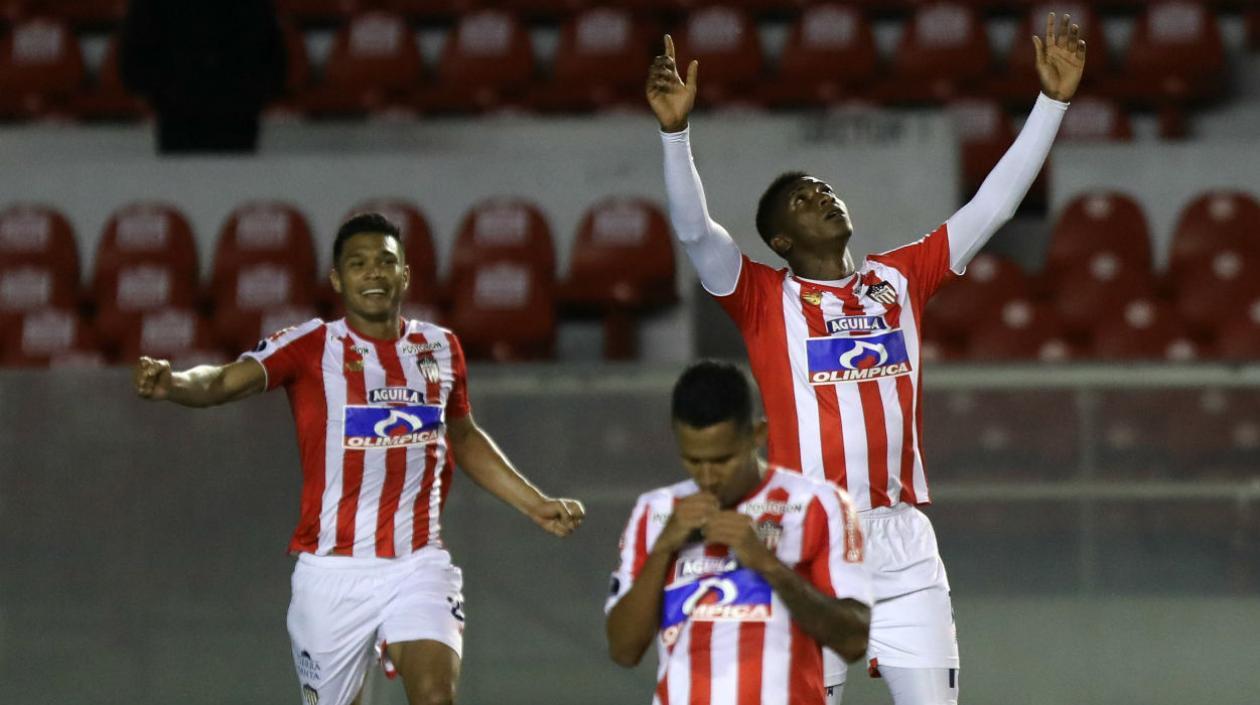 Teófilo Gutiérrez, Yony González y James Sánchez festejan la clasificación. 