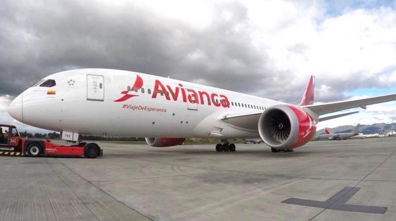 La compañía mantiene el vuelo en su horario.