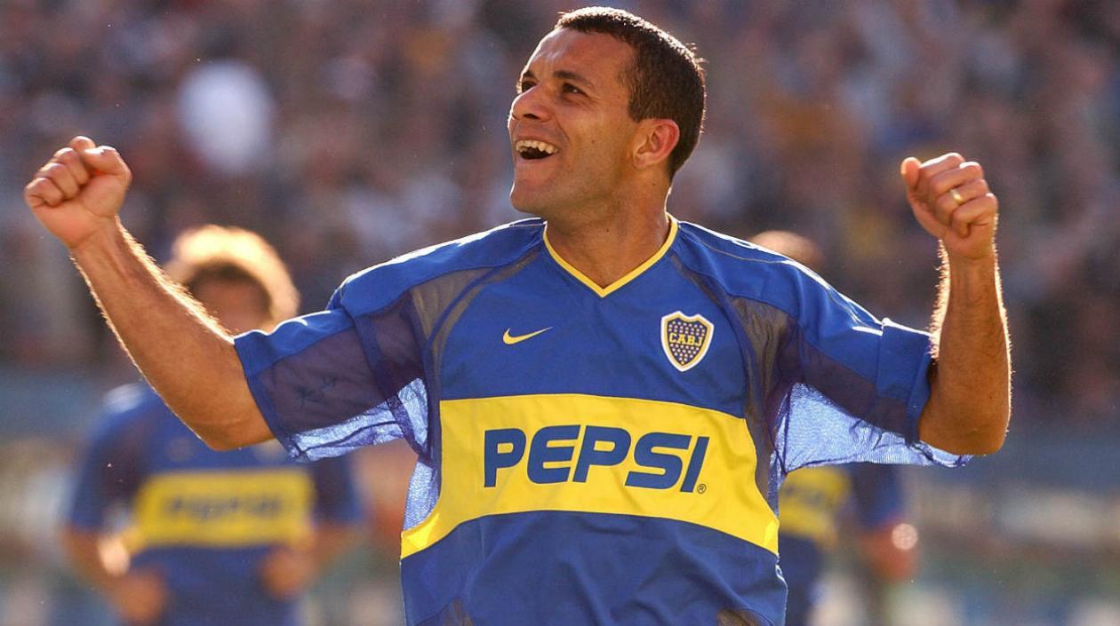 Pedro Iarley celebra su anotación a River Plate.