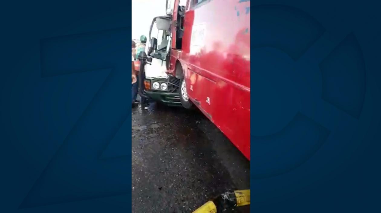 Ambas busetas involucradas en el accidente.
