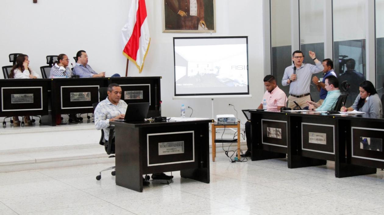 El secretario de Salud del Atlántico, Armando De La Hoz ante la Asamblea.
