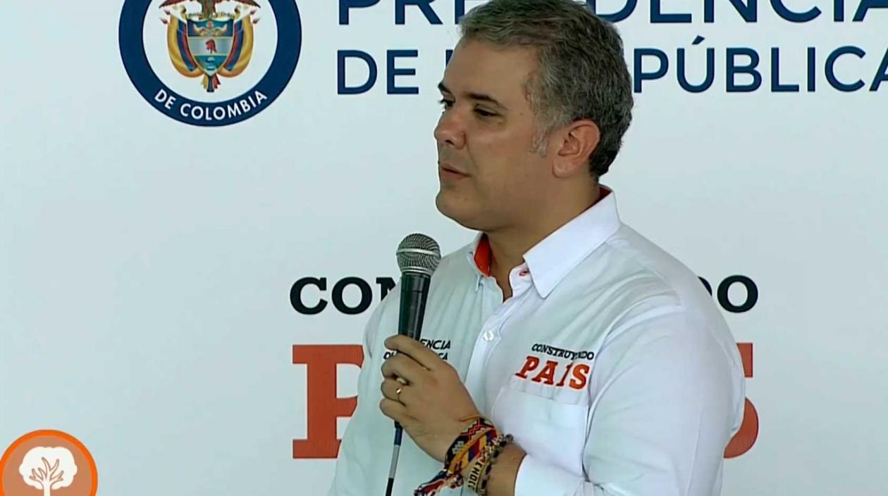 El Presidente Duque advirtió que si ese grupo armado ilegal persiste en el terrorismo, solo se enfrentará al imperio de la ley y al rechazo del pueblo colombiano.