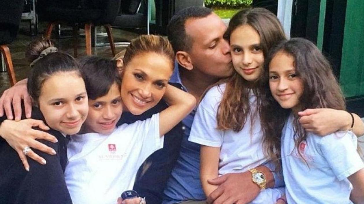 JLo con Álex Rodríguez y sus hijos Ella, Natasha, Emme y Max.