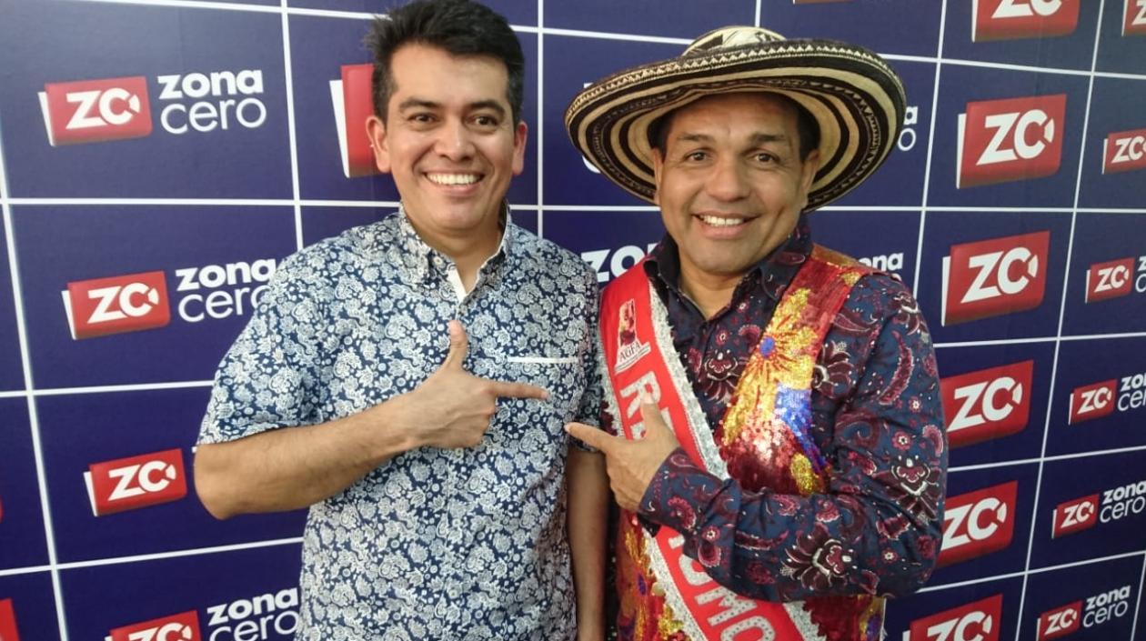 El odontólogo Jorge Porras y Pedro Tapias, Rey Momo de la 44.