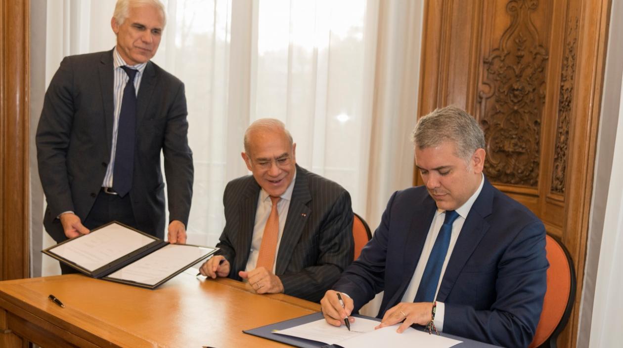 Foto oficial del encuentro del Presidente de la República, Iván Duque Márquez, y el Secretario General de la Ocde, José Ángel Gurría.