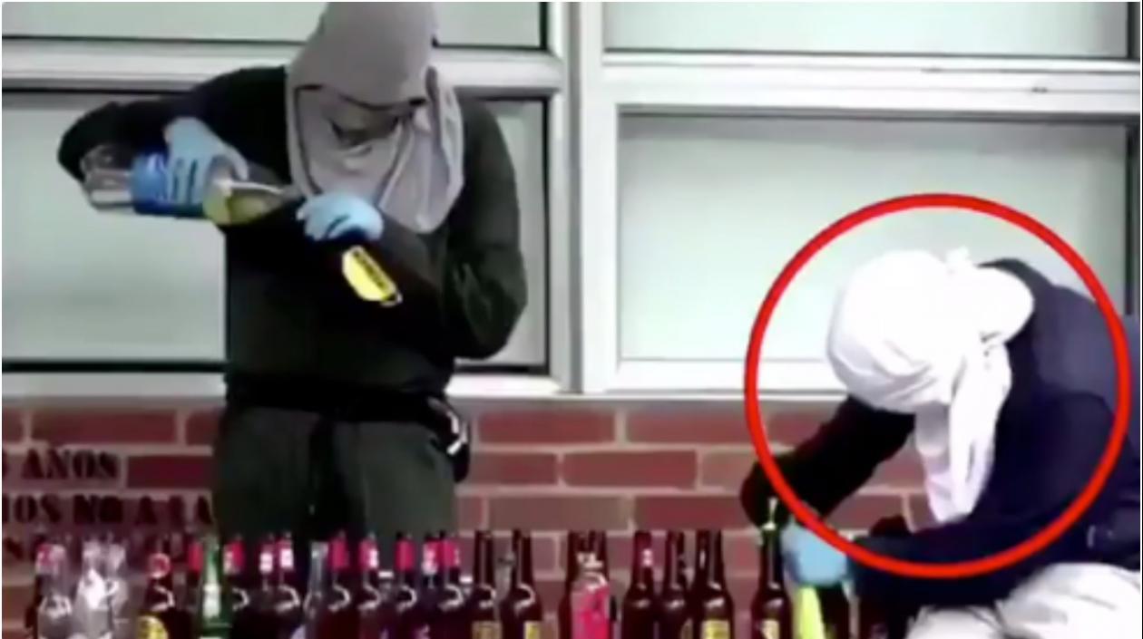 Momento en que los estudiantes preparaban los explosivos.