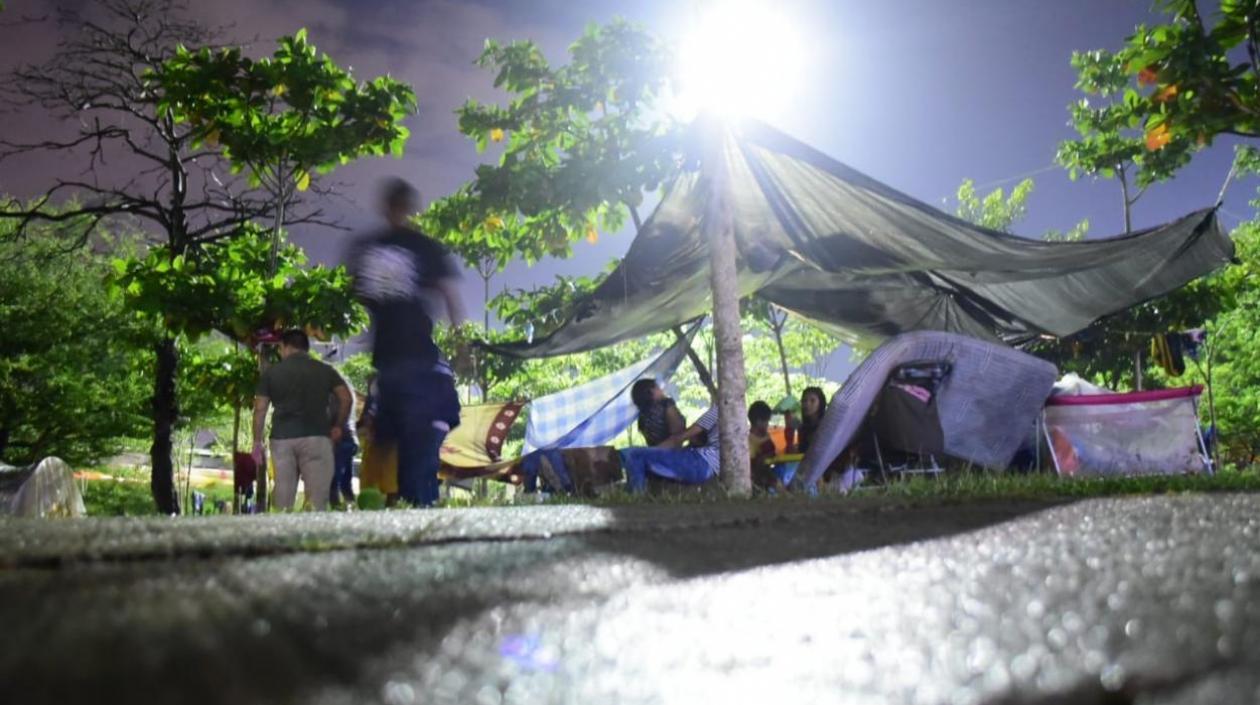Cambuche de venezolanos en la Circunvalar con Murillo.