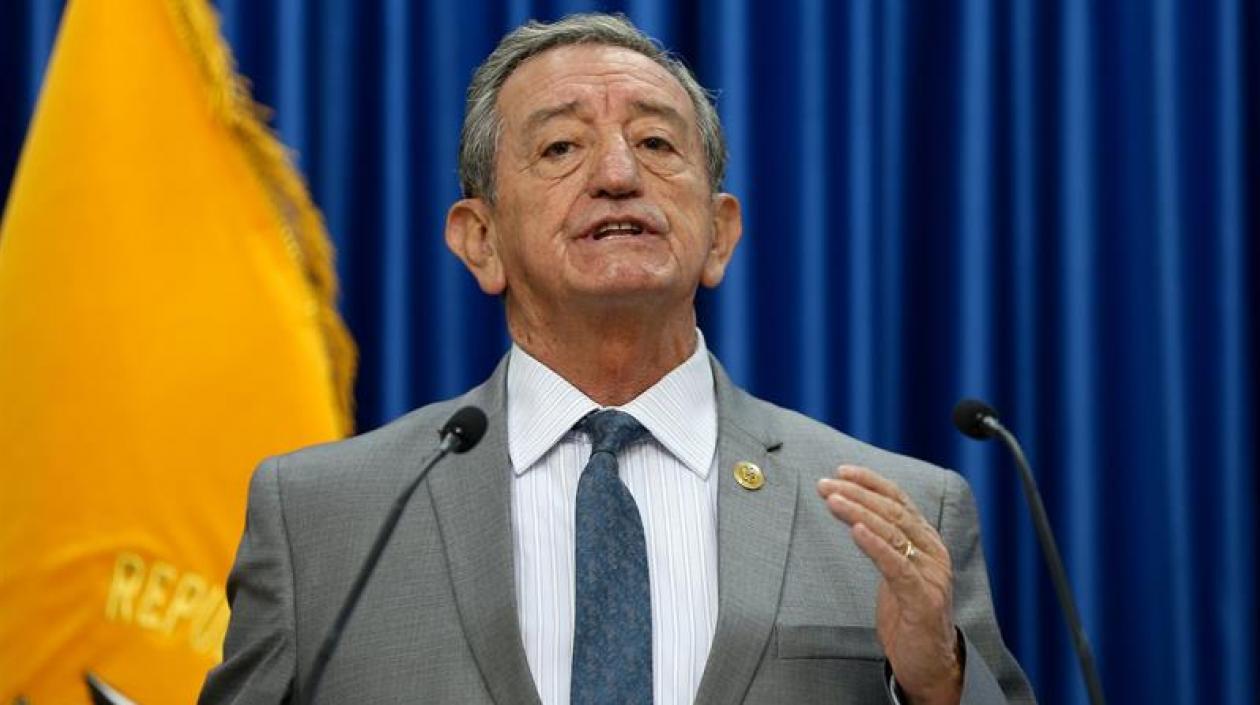 El ministro de Defensa, el general retirado Oswaldo Jarrín.