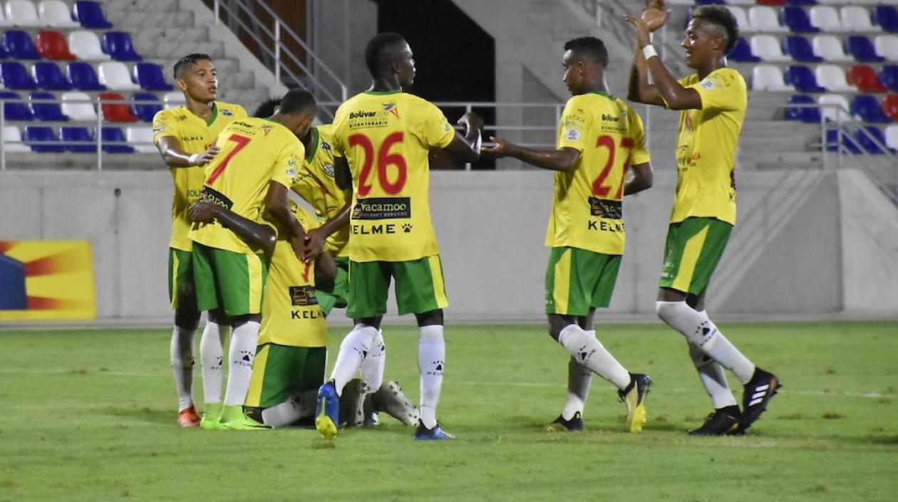 Celebración de jugadores del Real Cartagena en el Romelio Martínez.