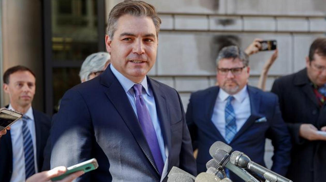 El periodista de la CNN, Jim Acosta, a su salida de la Corte Suprema de las Estados Unidos, en Washington.