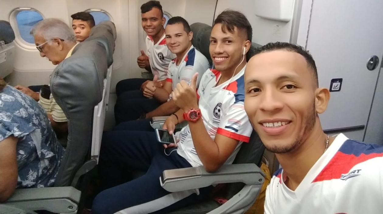 Jugadores del Independiente en el viaje a Pasto. 