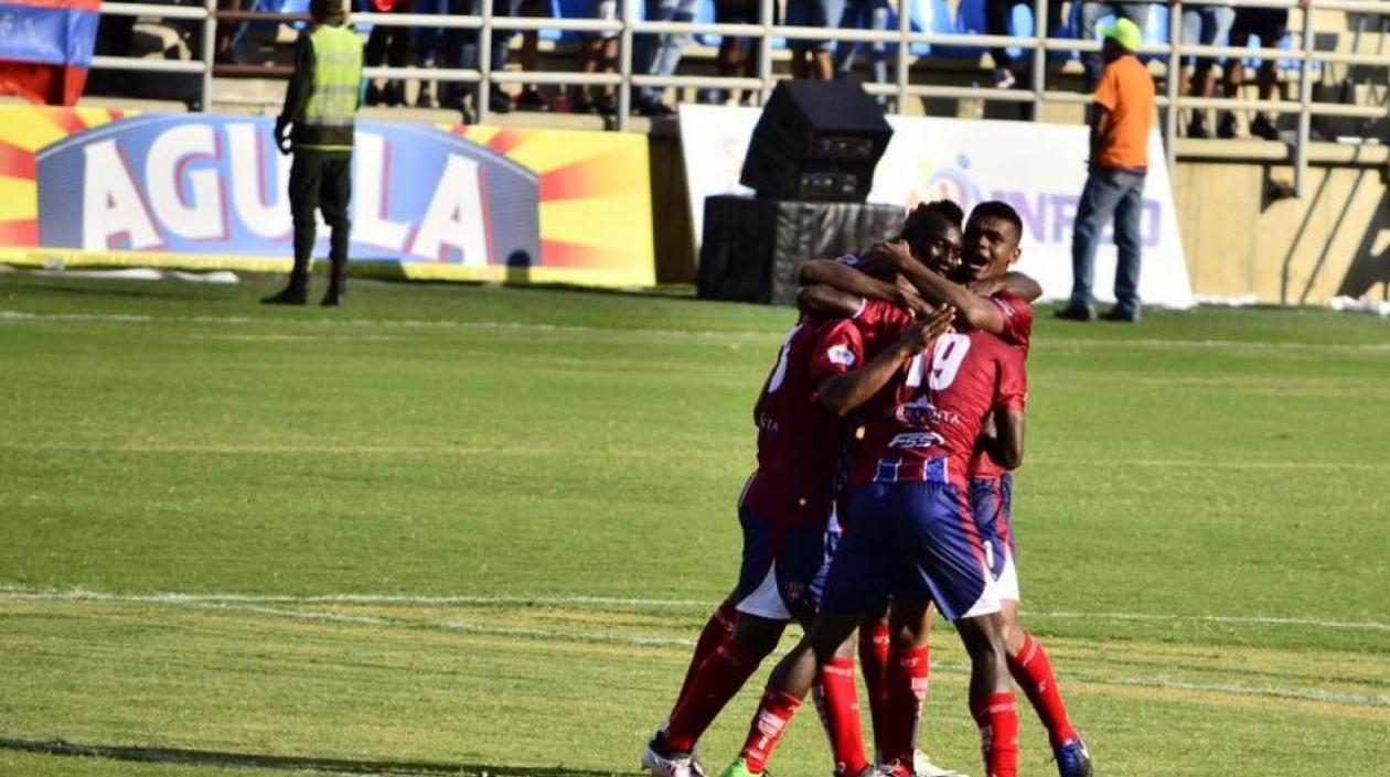 Jugadores del Unión Magdalena celebran un gol ante el Quindío. 