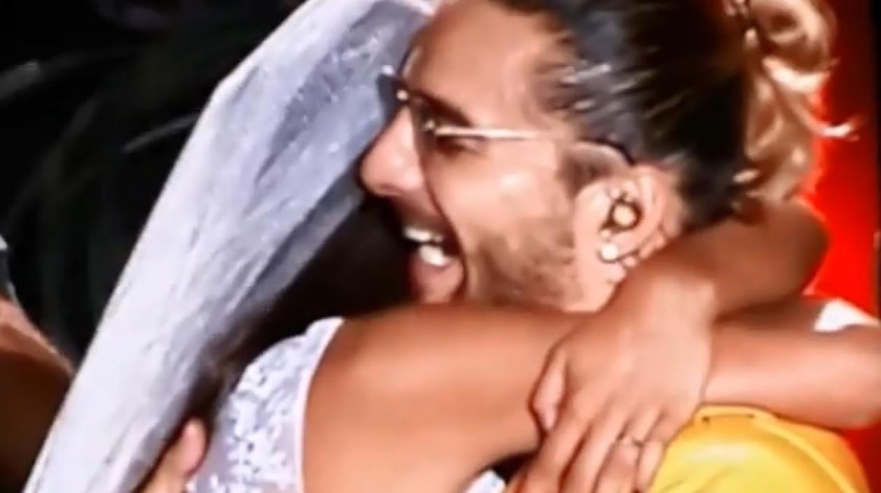 Maluma y fan en concierto.