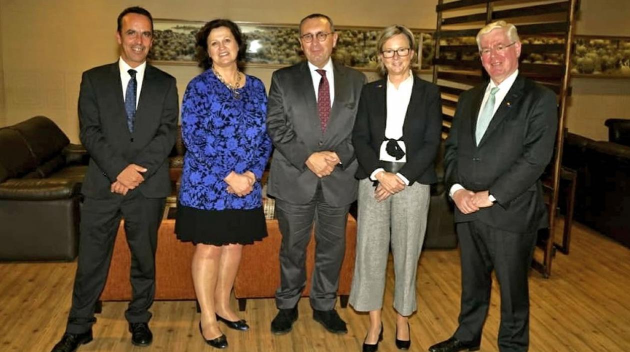Patricia Llombart, embajadora de la Unión Europea en Colombia, recibe al Director General de Cooperación Internacional y Desarrollo de la Union Europea Stefano Manservisi y a Jolita Butkeviciene, directora para América Latina y el Caribe