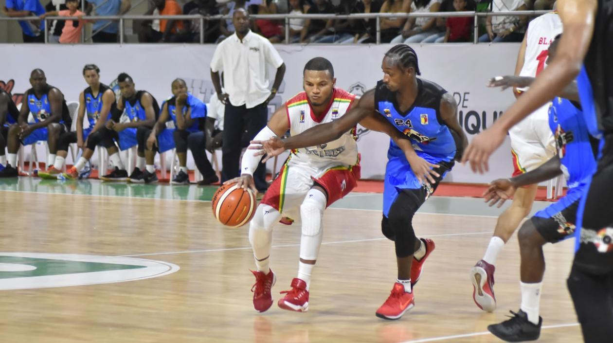 Jesús Medina, jugador de los Titanes, en un duelo ante los Warriors.