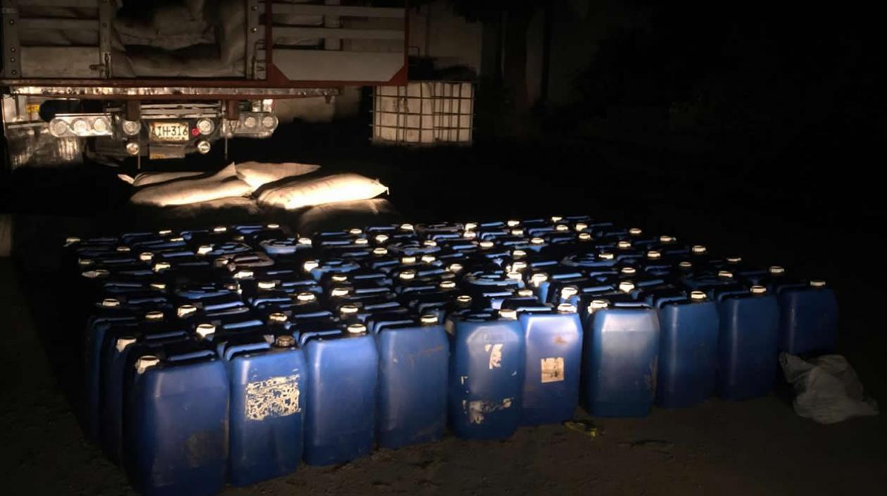 723 galones de ácido sulfúrico incautados