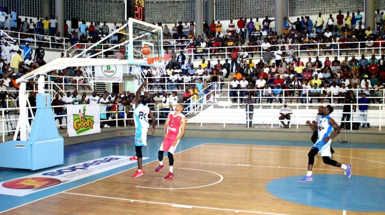 Warriors pegaron primero en la final del baloncesto profesional de Colombia. 