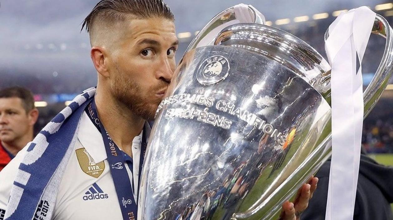Sergio Ramos con el trofeo de la Champions, en la final disputada en Cardiff, en 2017.