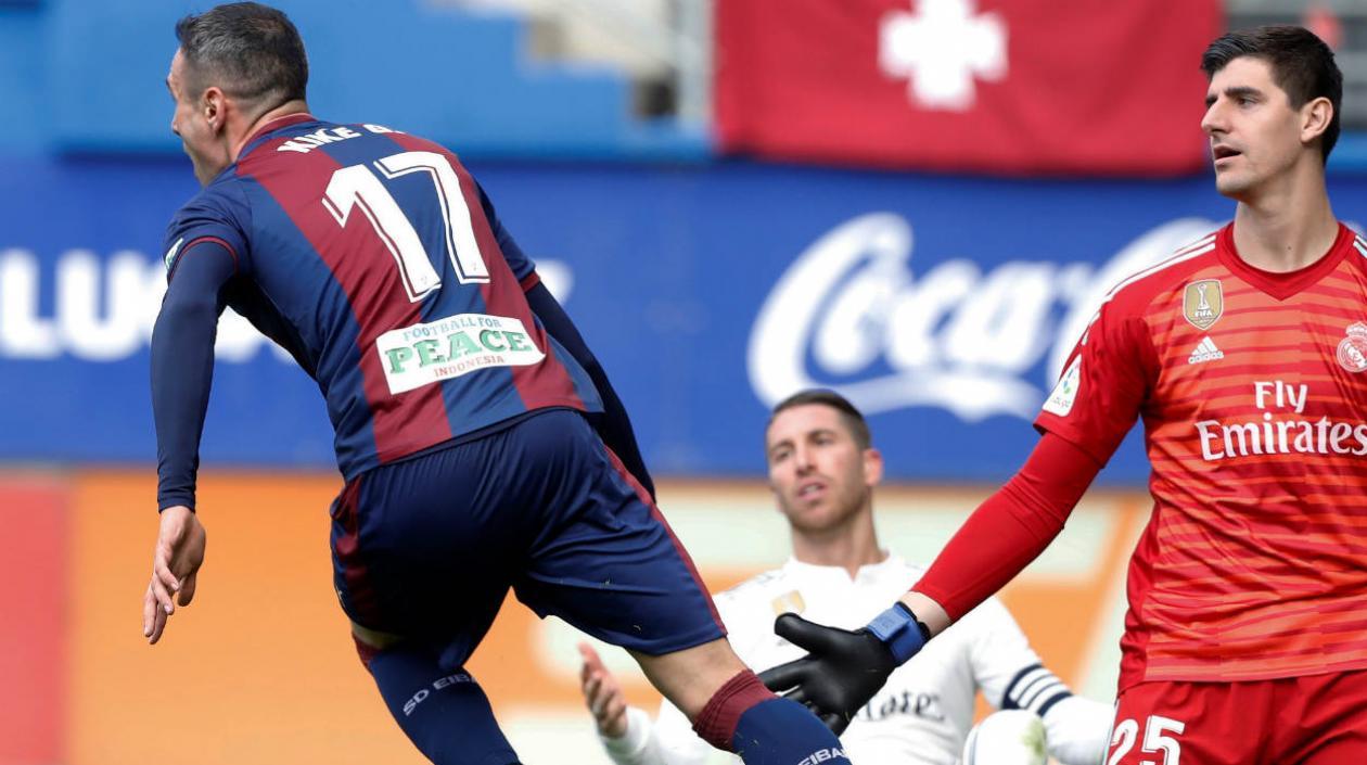 Kike García celebra la segunda anotación del Eibar. 