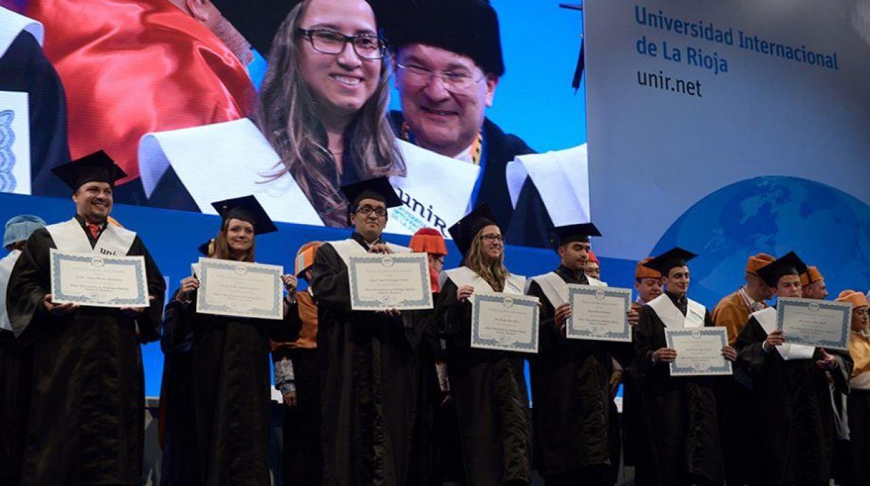 La ceremonia fue realizada en el Centro de Convenciones Ágora de Bogotá y asistieron 3.000 invitados.