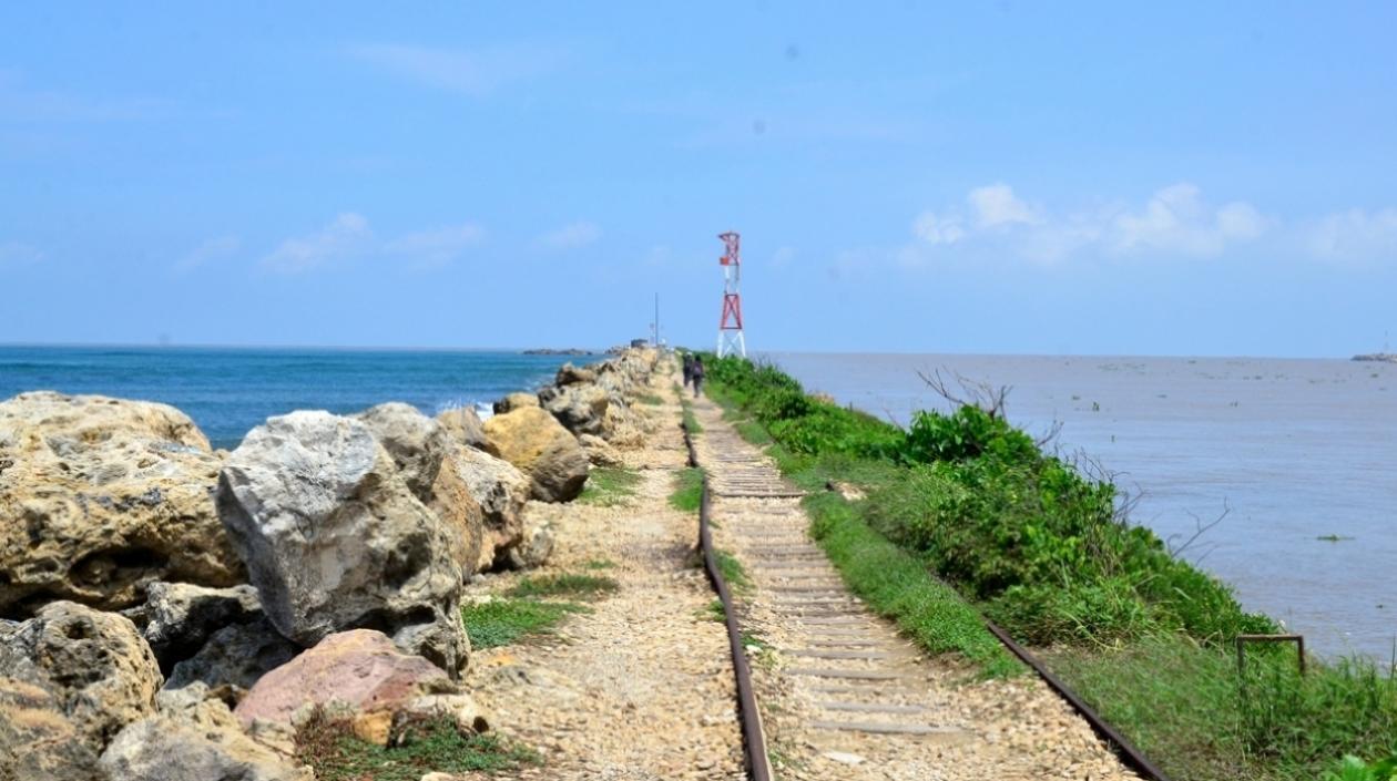 Pescadores hallaron un cadáver flotando por el tajamar occidental, en el río Magdalena, cerca de Bocas de Cenizas.