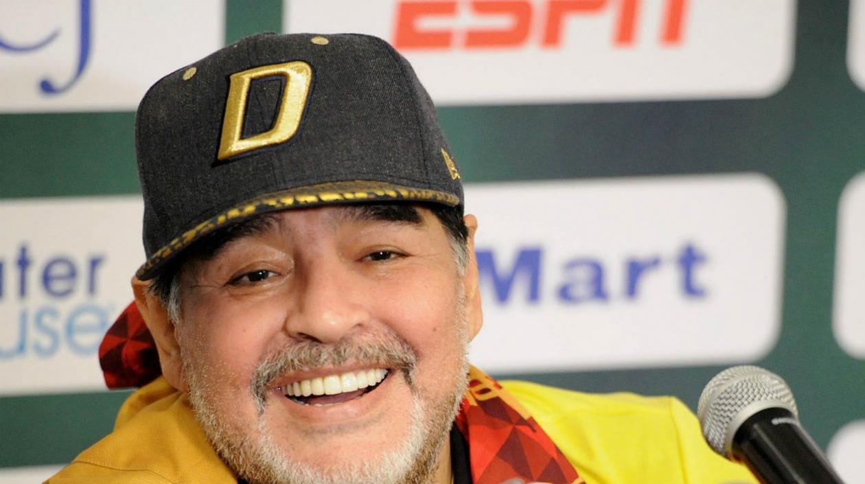 Diego Armando Maradona, técnico de Dorados. 