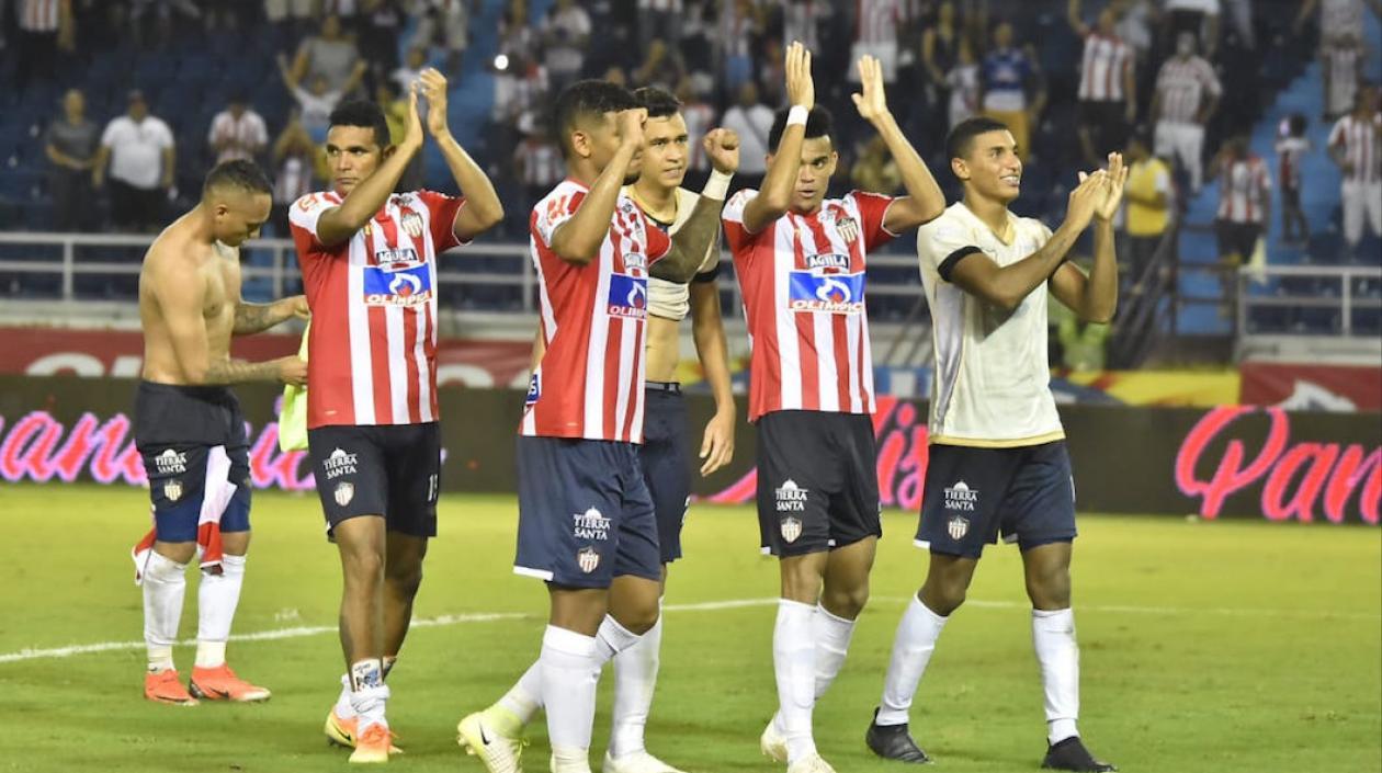 Jugadores del Junior celebran el paso a la final.