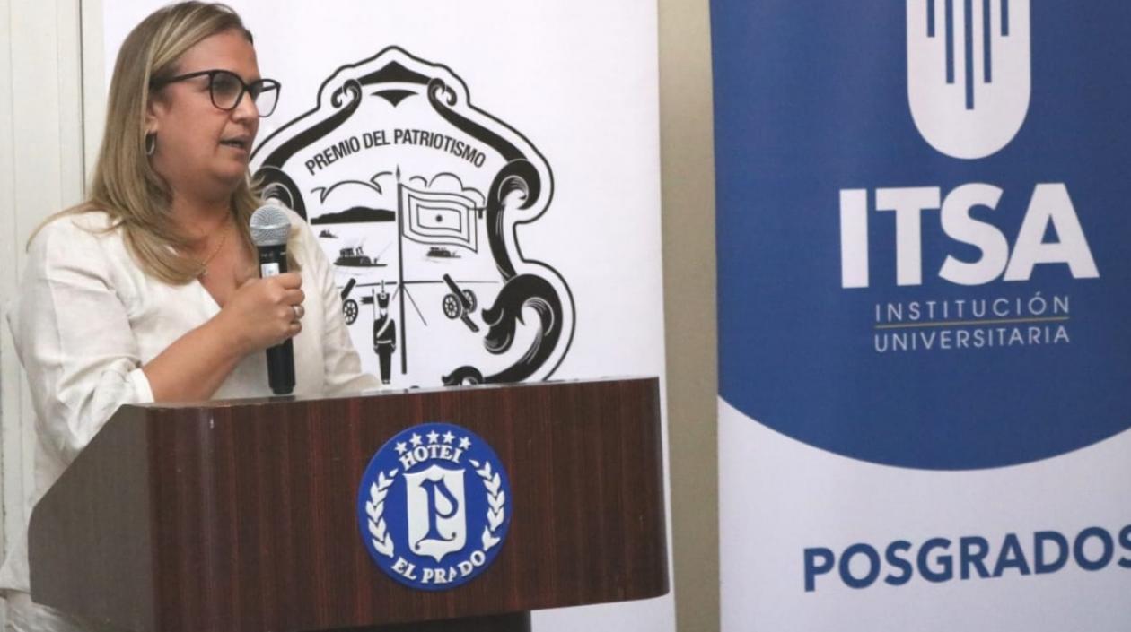 Bibiana Rincón, secretaria de Educación, en el lanzamiento de los posgrados del Itsa.