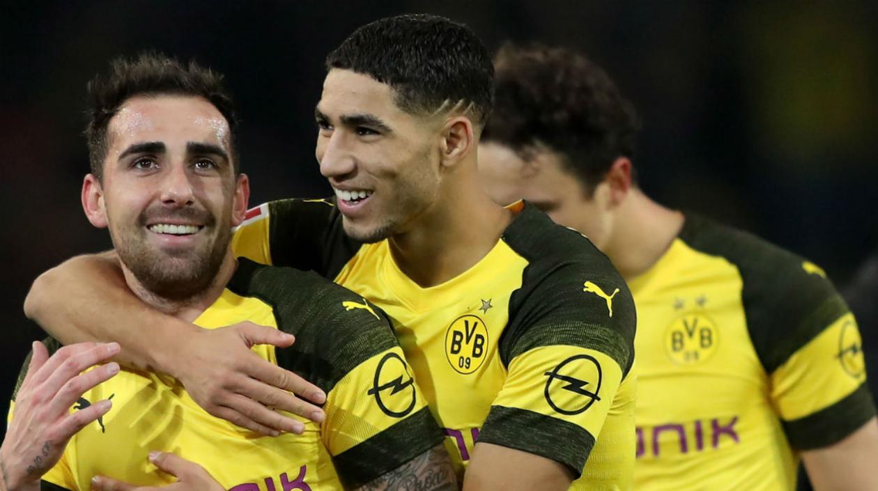 Paco Alcácer celebra su anotación. 