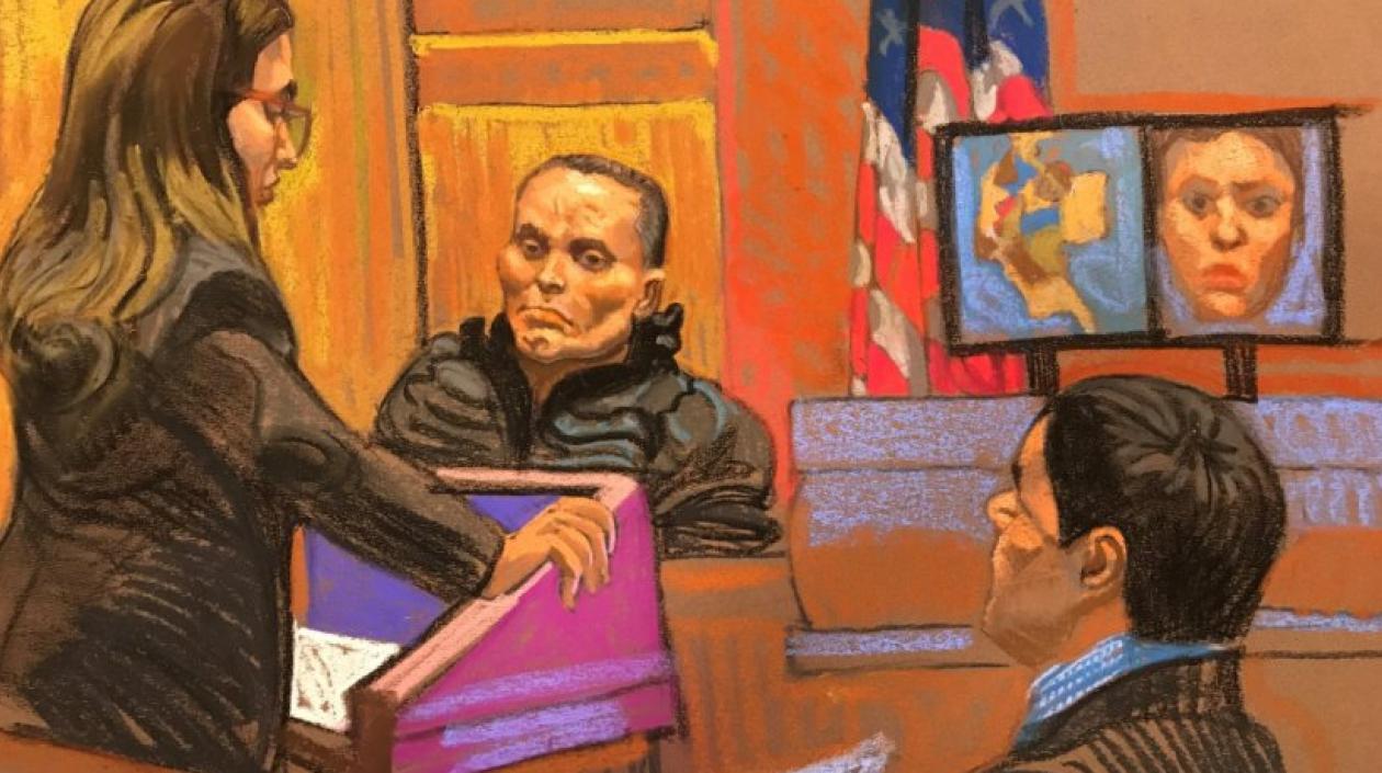 En el fondo alias 'Chupeta', declarando en contra de 'El Chapo'.