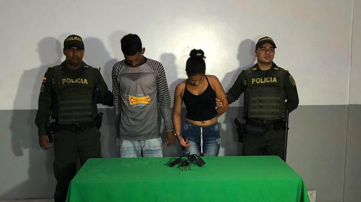 Alexander Escorcia y Milena Polo Martínez, capturados en la puerta del Hospital General.