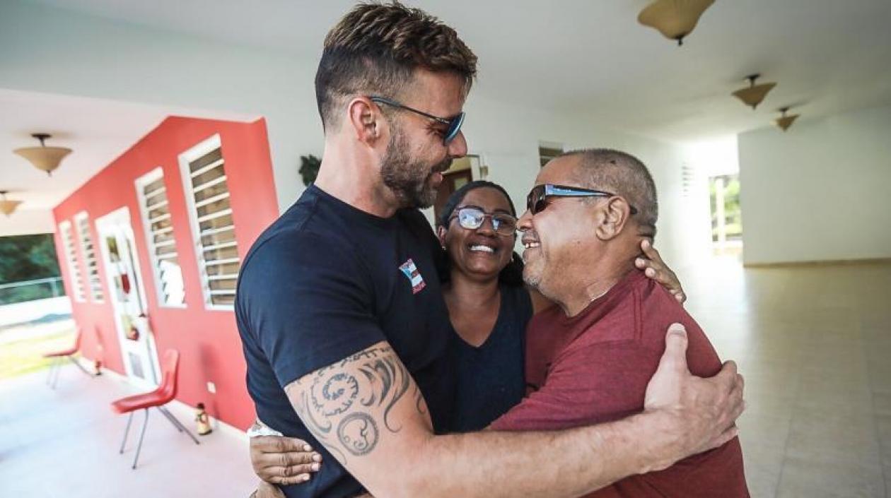  Ricky Martin durante la entrega de las viviendas.