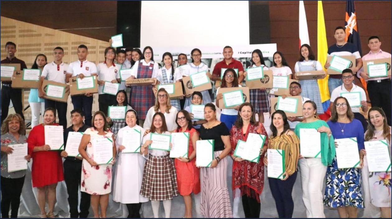 Distrito entregó reconocimiento a instituciones educativas y estudiantes.