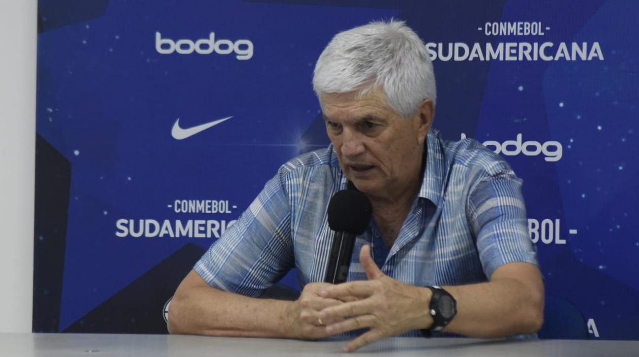 El técnico de Junior, Julio Comesaña.