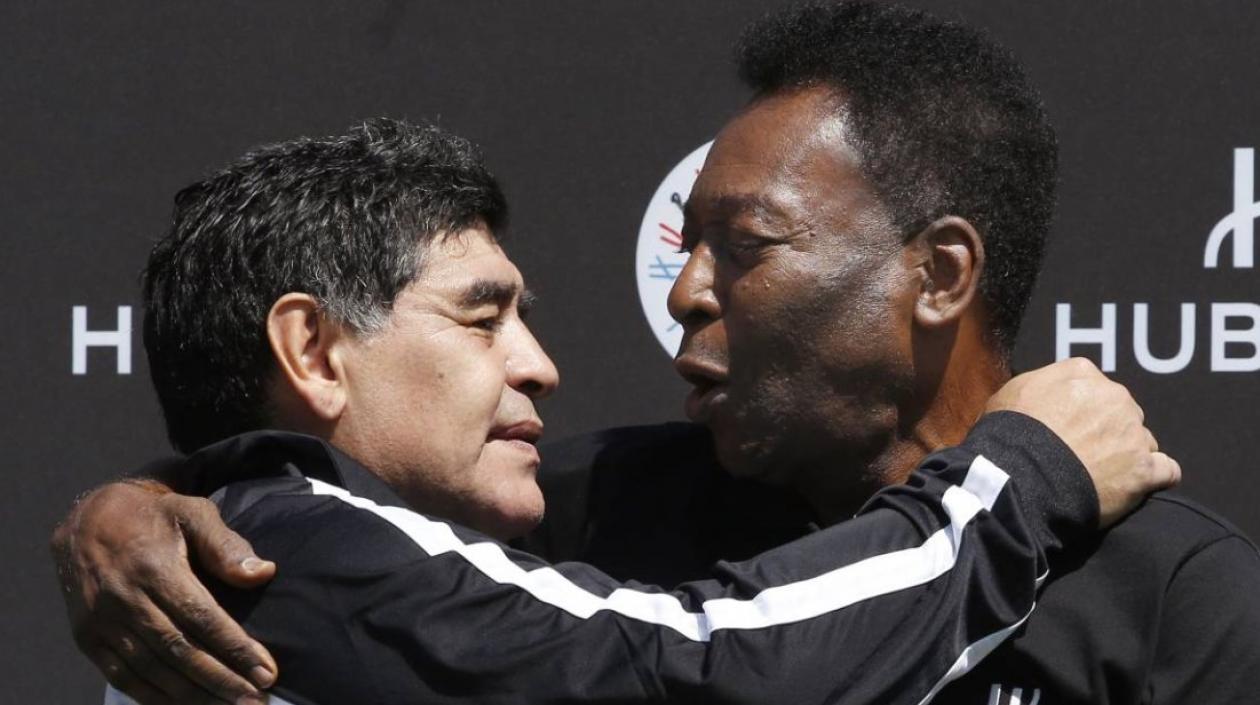 Diego Maradona y Pelé.