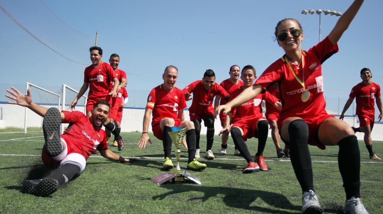 Prensa Deportiva celebra las anotaciones. 