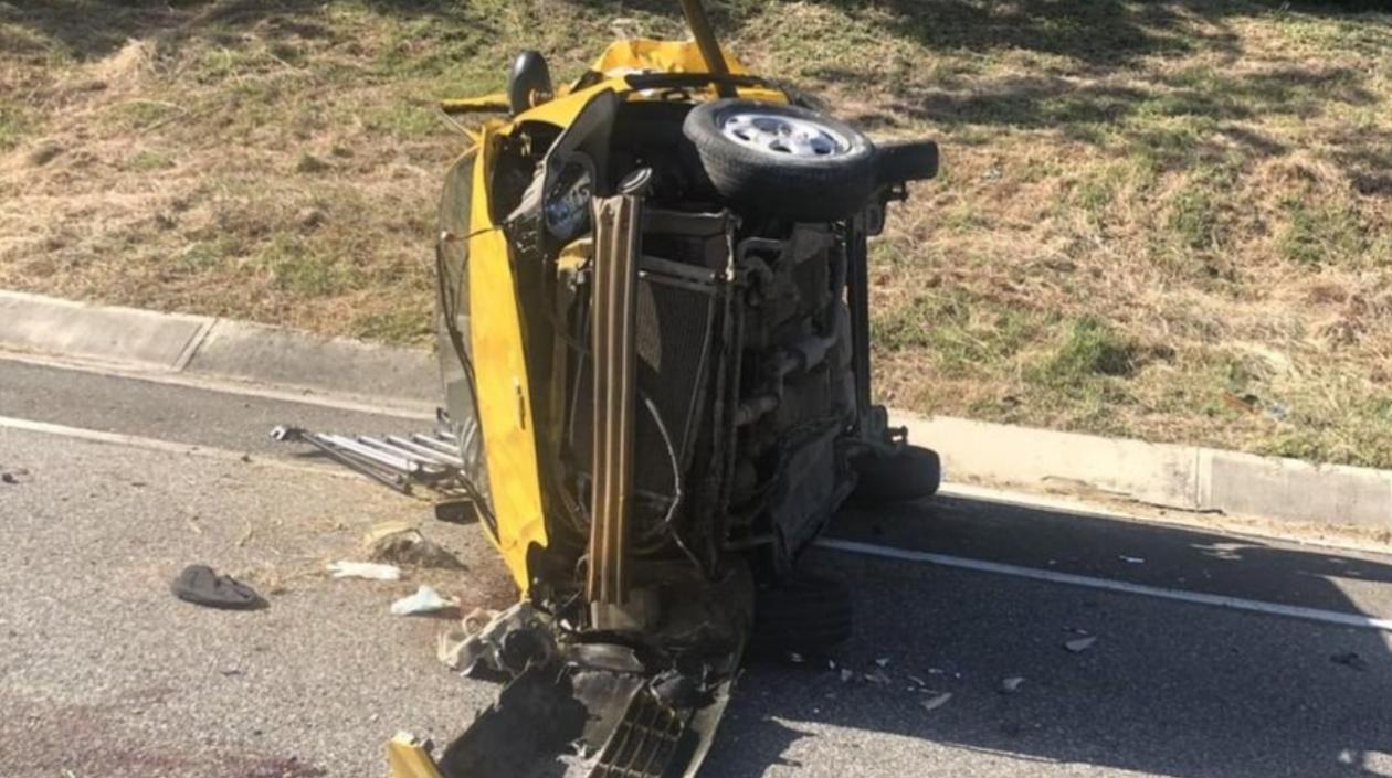 Así quedó el taxi tras el accidente en la Vía al Mar, en jurisdicción de Piojó.