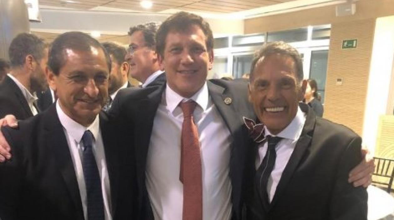 Ramón Díaz, extécnico de River Plate, el presidente de la Conmebol, Alejandro Domínguez y el extécnico de Boca, Miguel Ángel Russo.
