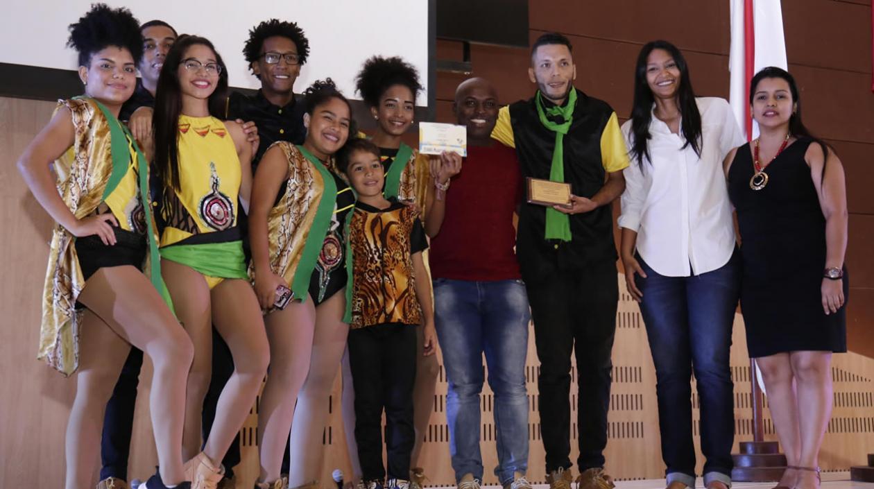 Premiación a grupo grupo Sokuma Dance, primer lugar en baile