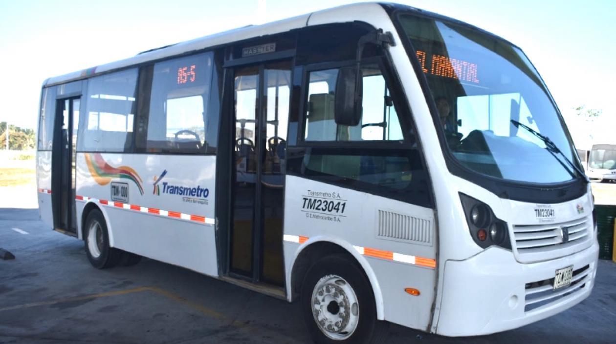 Uno de los vehículos alimentadores de la ruta El Manantial.