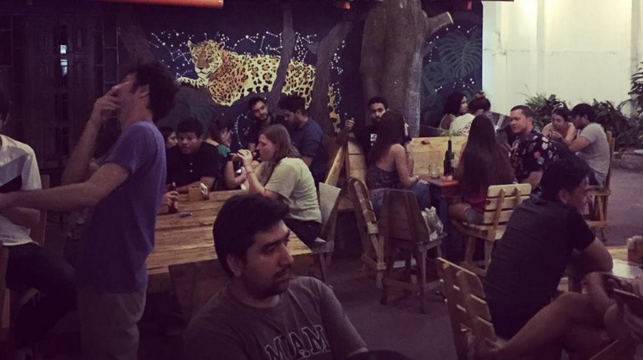 Patio de Café Bunt.