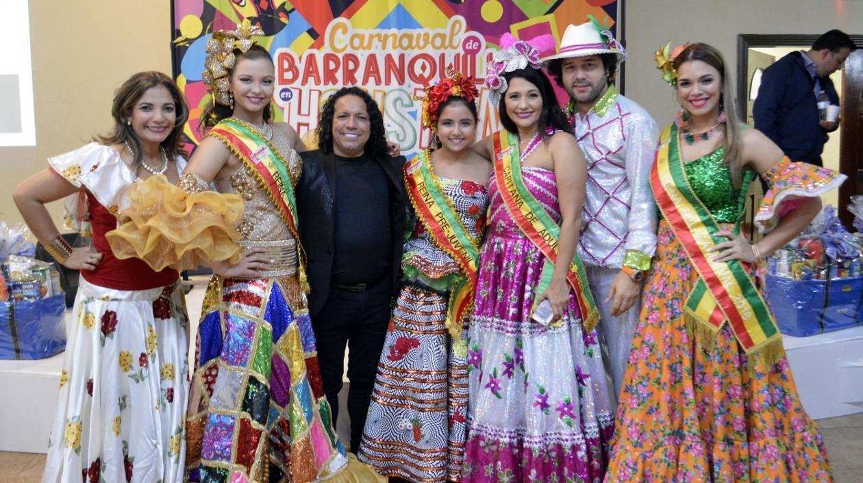 Joselo junto a soberanos del Carnaval de Houston.